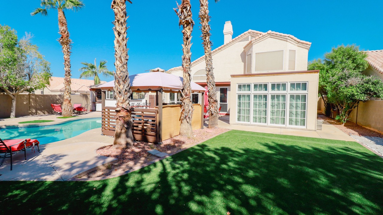 Photo of Outdoor in Garden Lakes