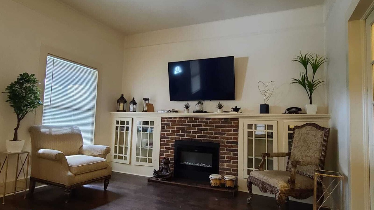 Photo of Livingroom in Brownsville