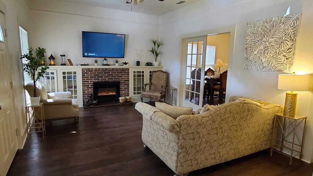 Photo of Livingroom in Brownsville