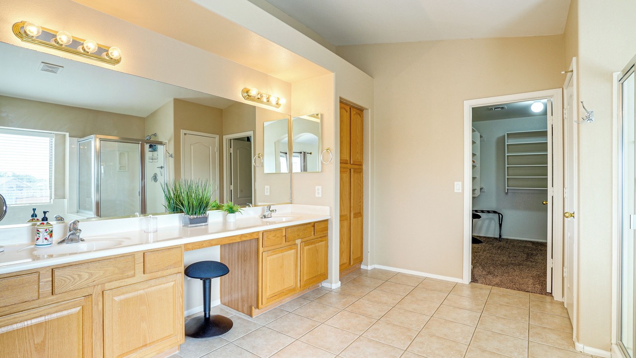 Photo of Bathroom in Crystal Gardens
