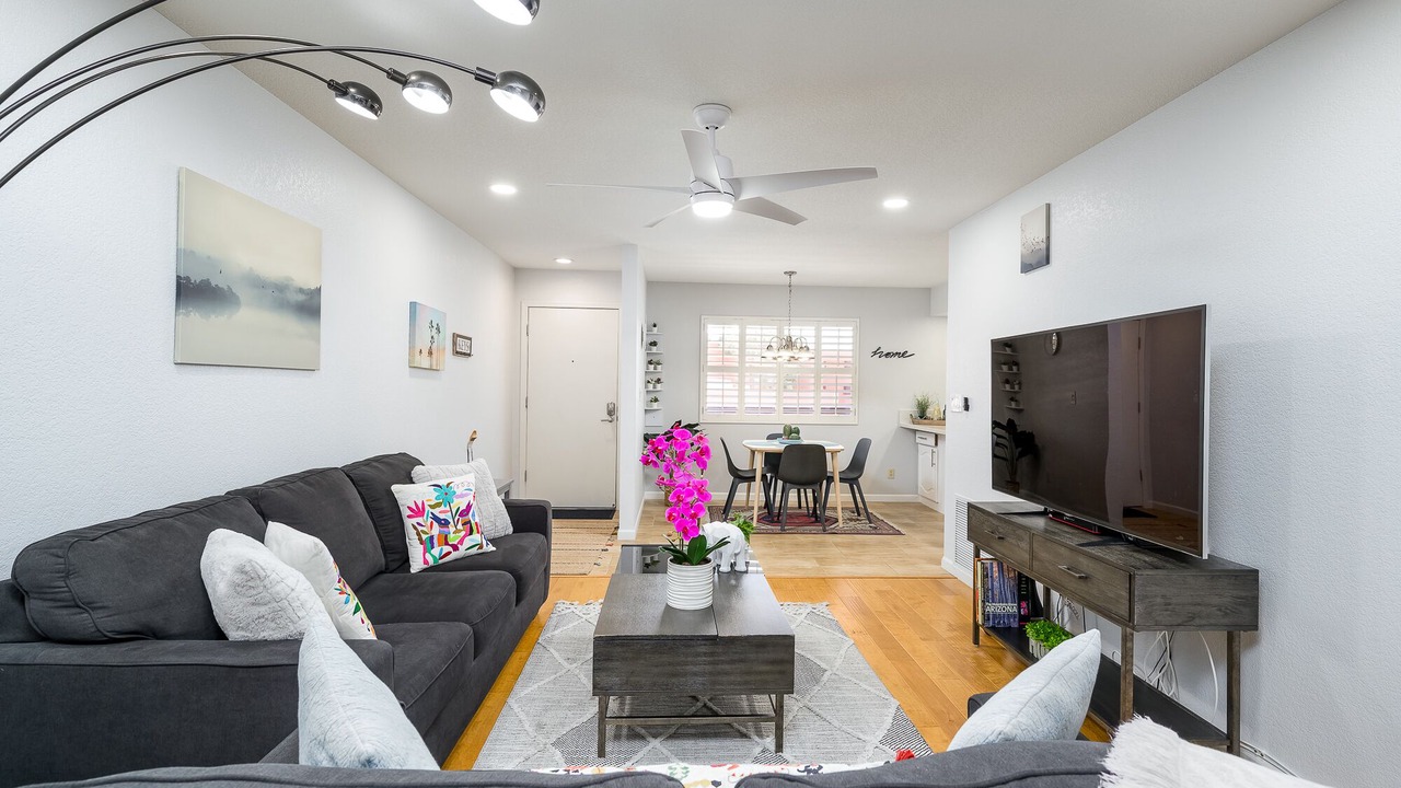 Photo of Livingroom in Paradise Valley Village