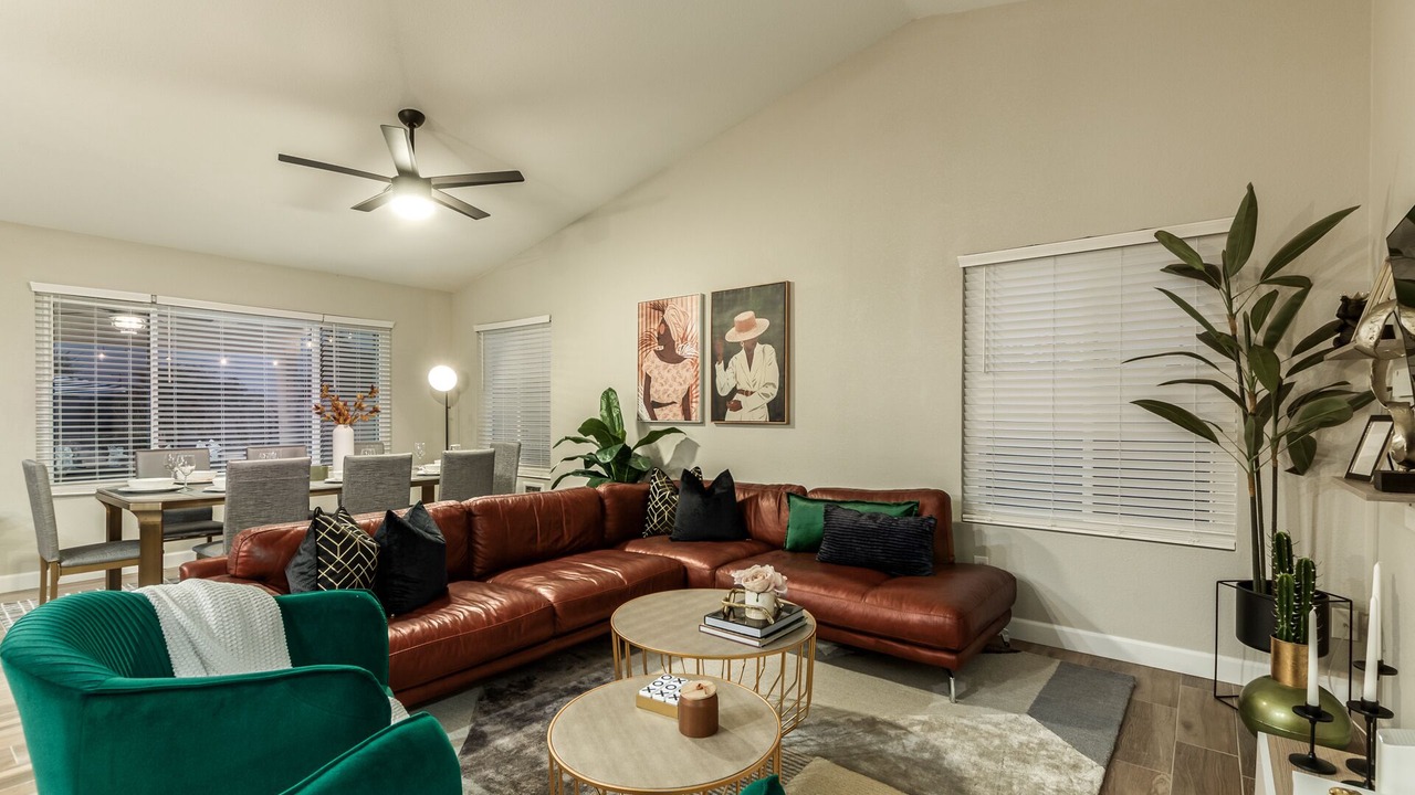Photo of Livingroom in South Mountain