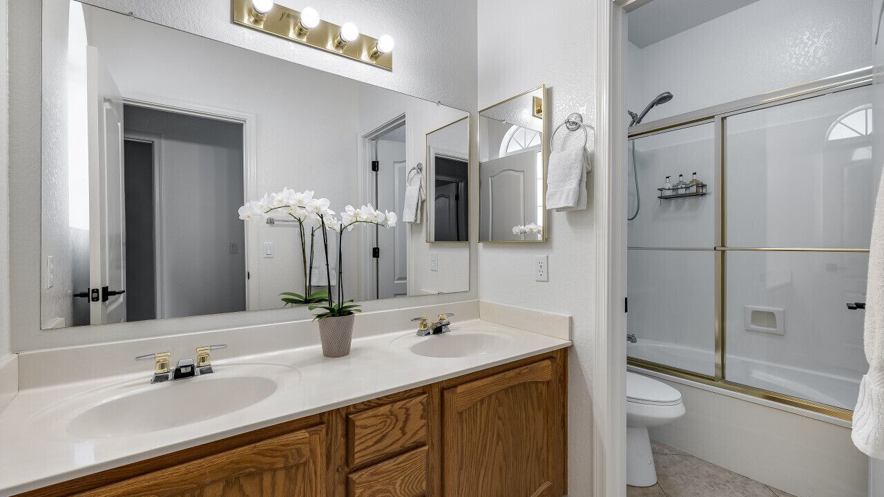 Photo of Bathroom in Arrowhead Lakes