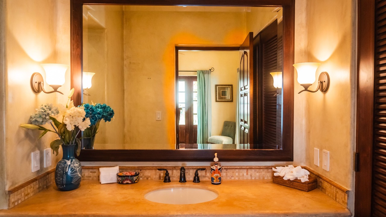 Photo of Bathroom in Buzzards