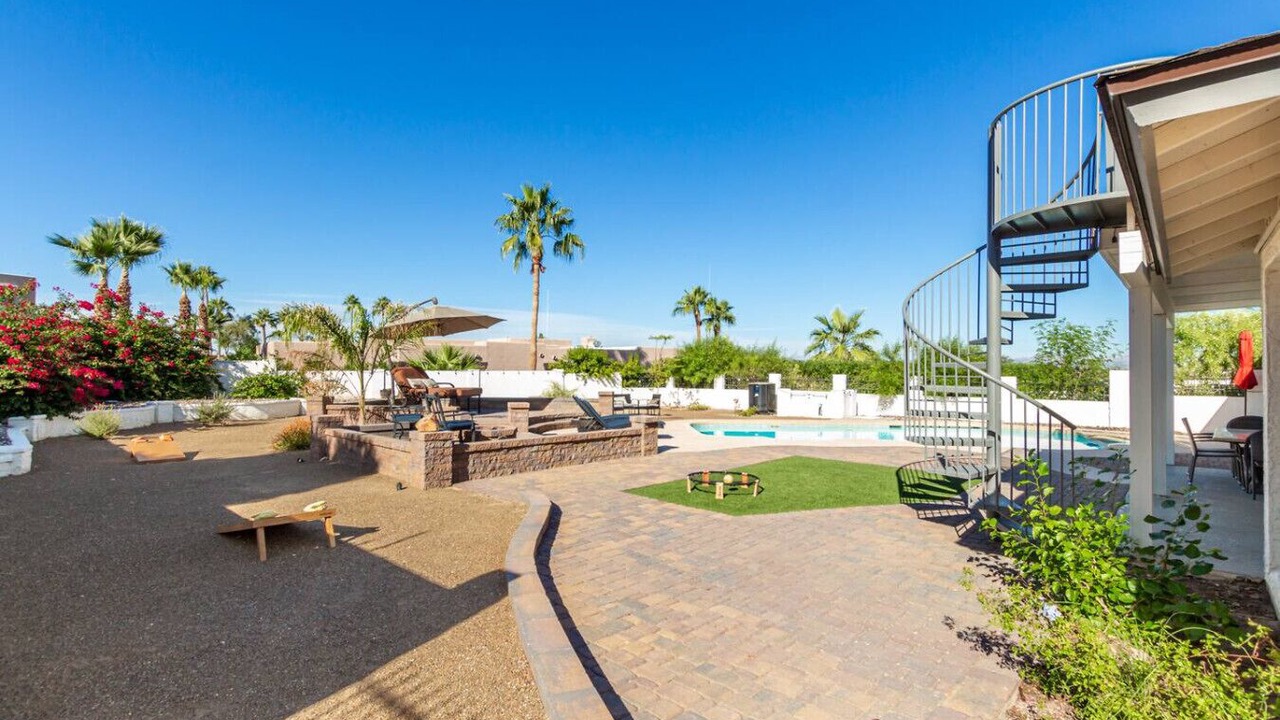 Photo of Outdoor in Paradise Valley Village