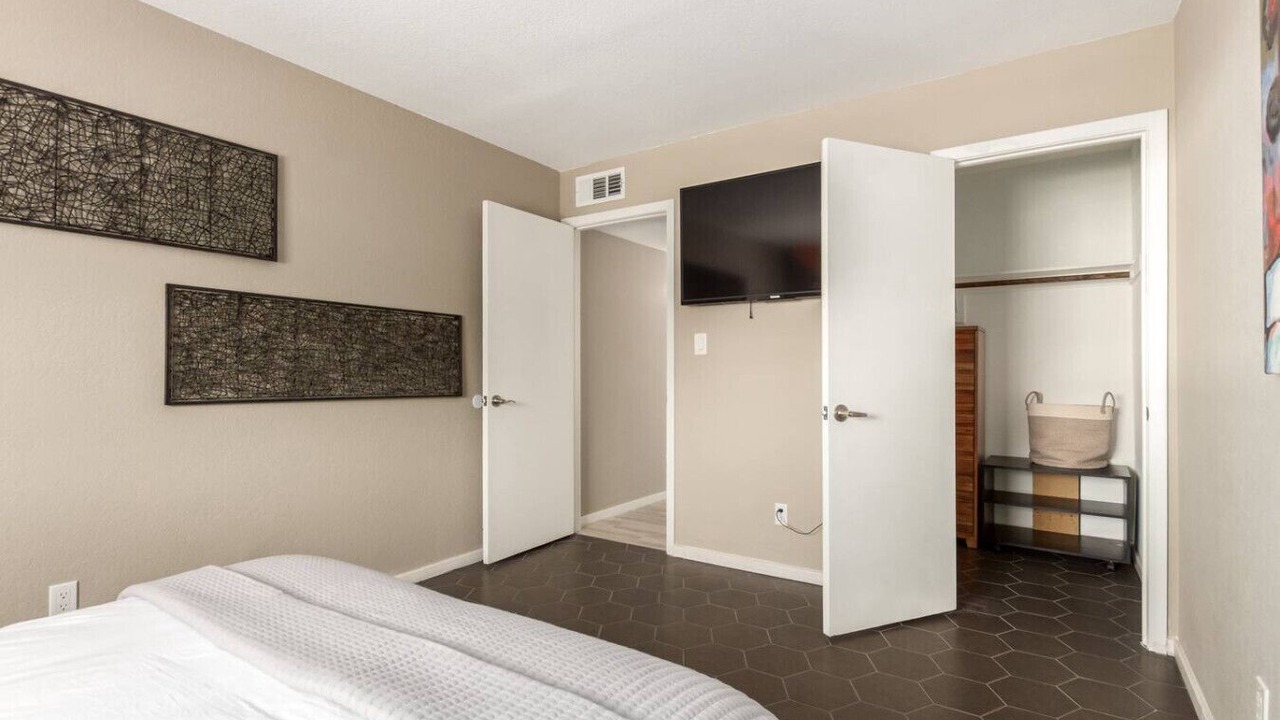 Photo of Bedroom in Paradise Valley Village