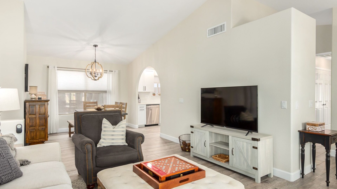 Photo of Livingroom in Desert Ridge