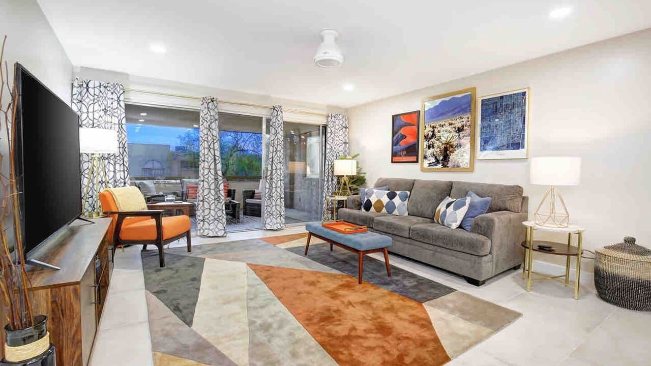 Photo of Livingroom in Entertainment District
