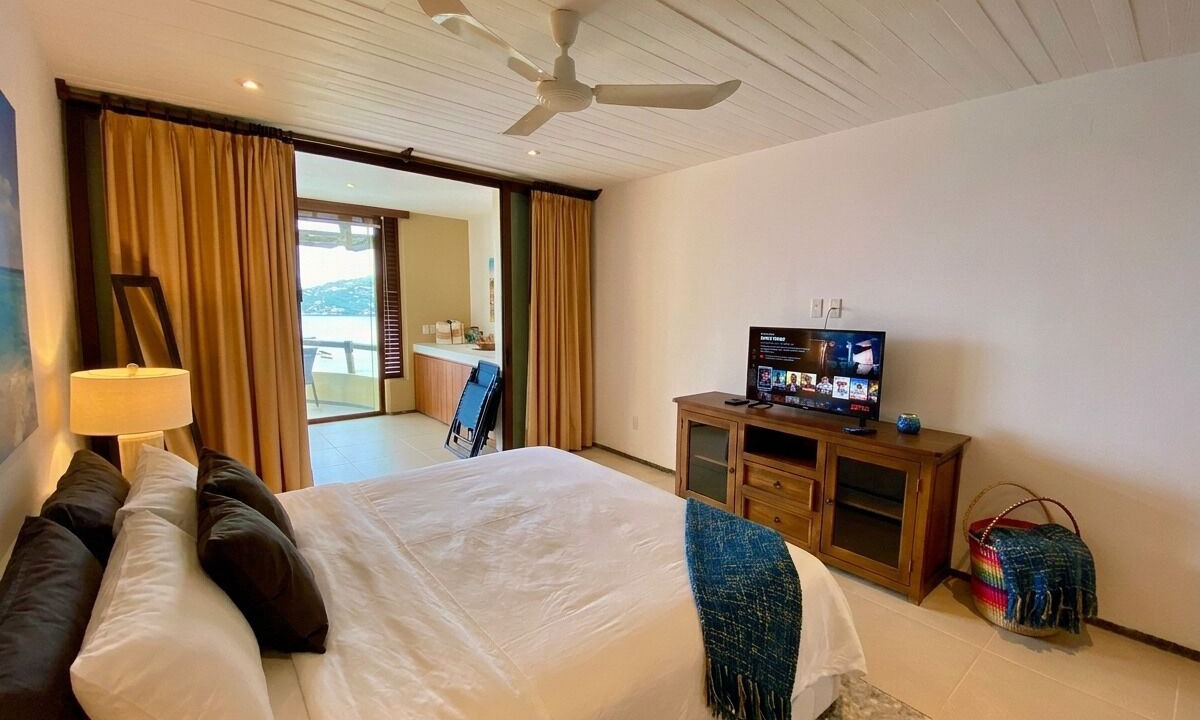 Photo of Bedroom in Zihuatanejo