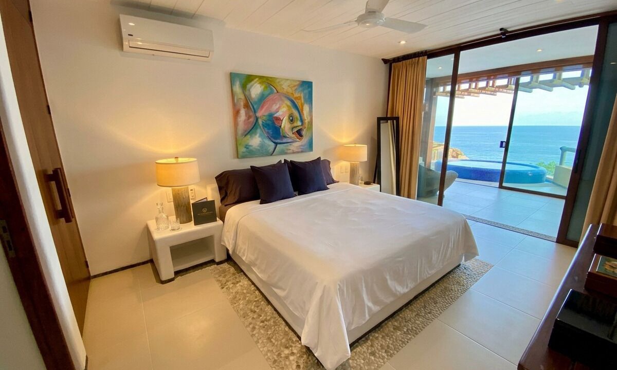 Photo of Bedroom in Zihuatanejo