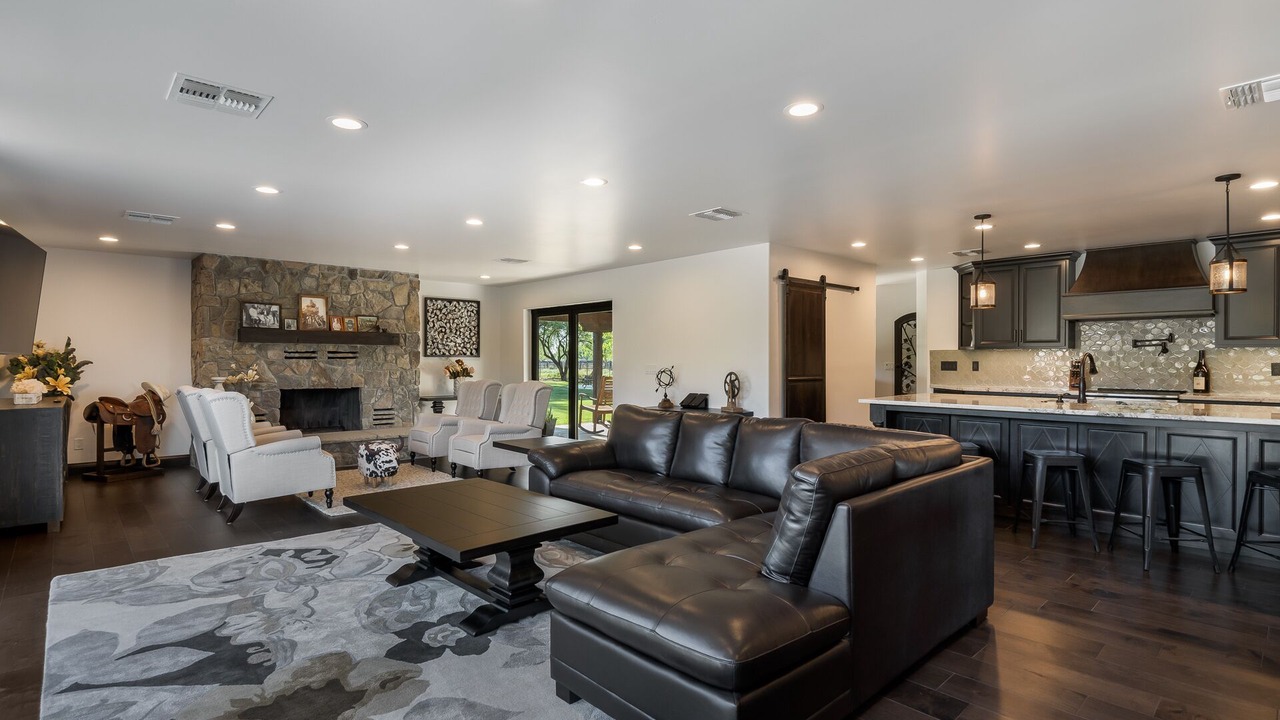 Photo of Livingroom in South Mountain