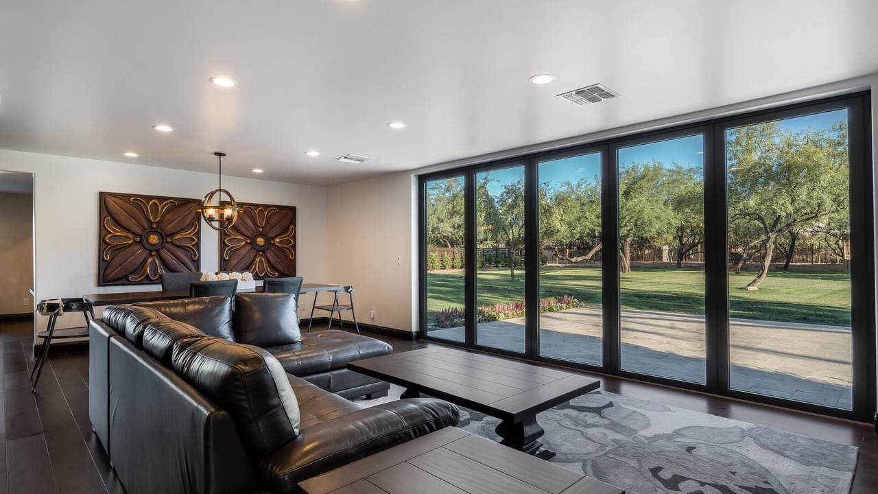 Photo of Livingroom in South Mountain