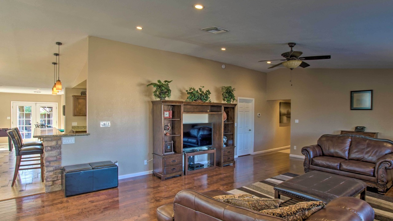 Photo of Livingroom in Saddleback Hills
