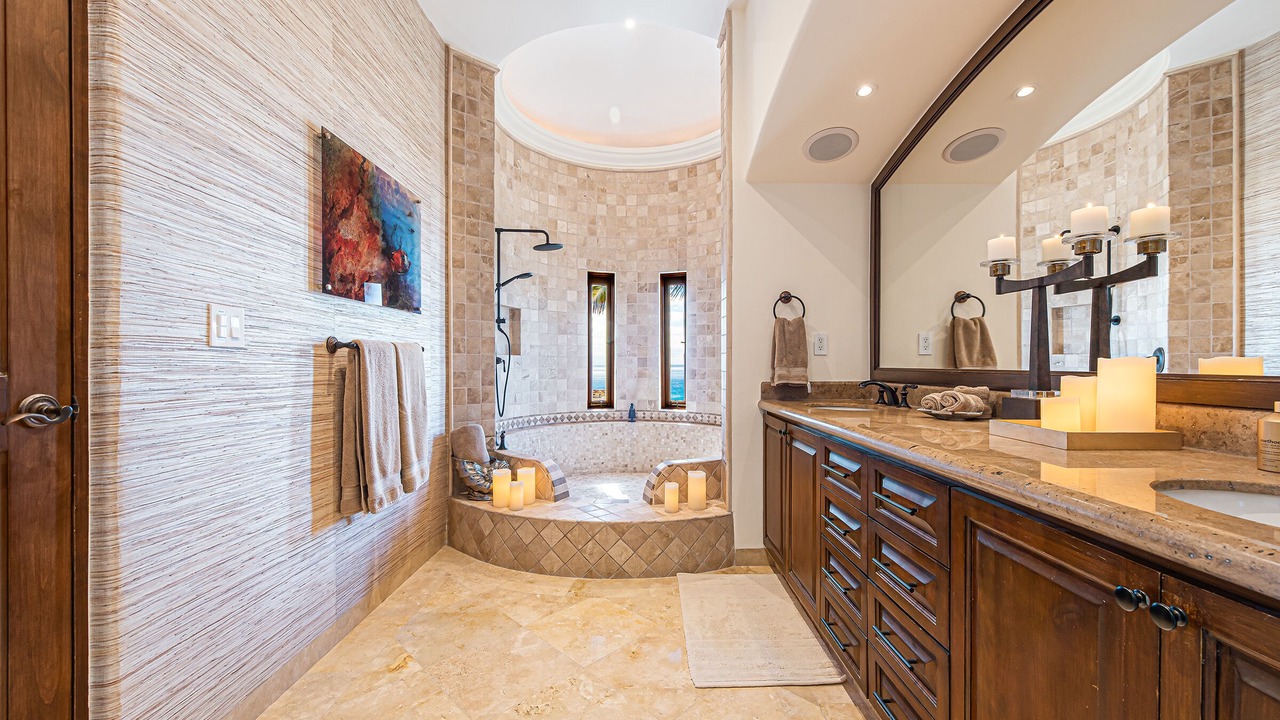Photo of Bathroom in Buzzards