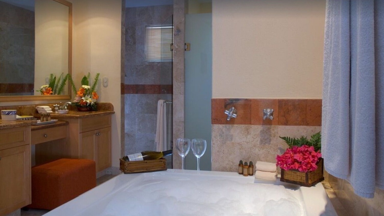Photo of Bathroom in Flamingos