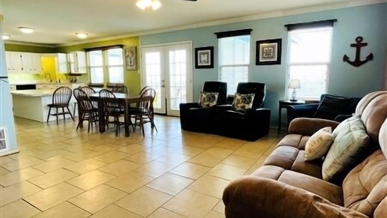 Photo of Livingroom in Port Mansfield