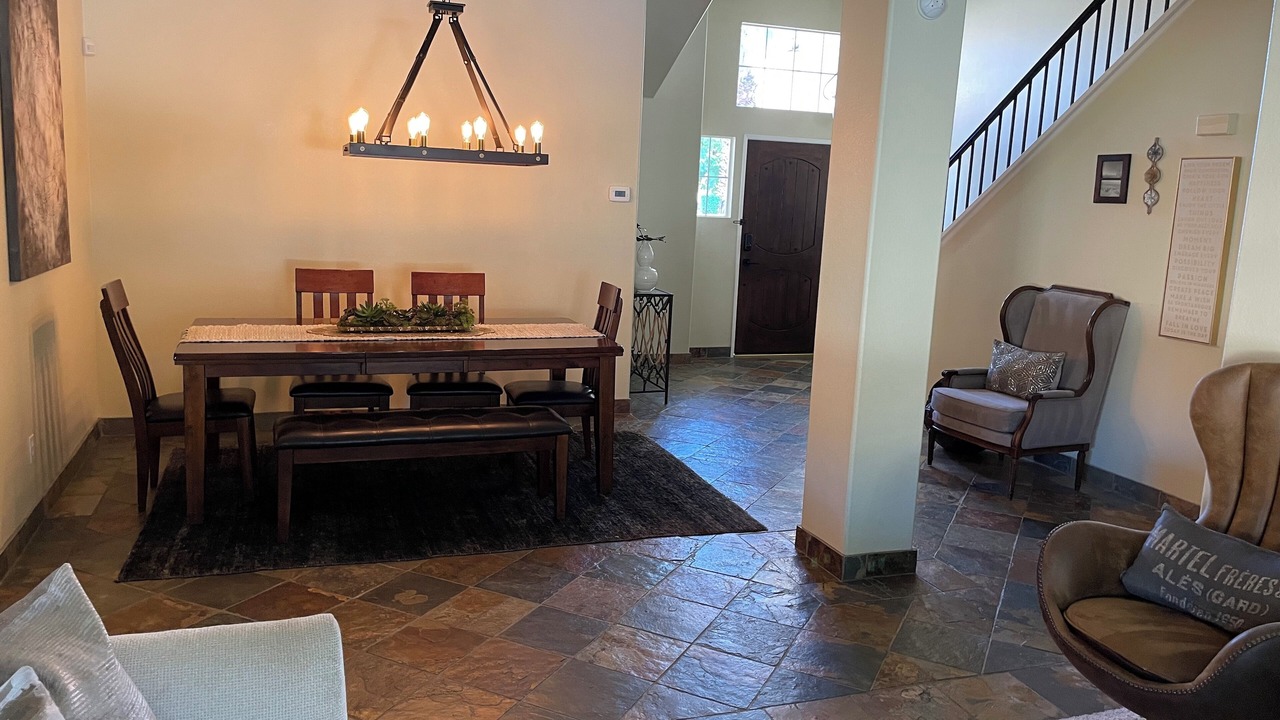 Photo of Livingroom in Topaz
