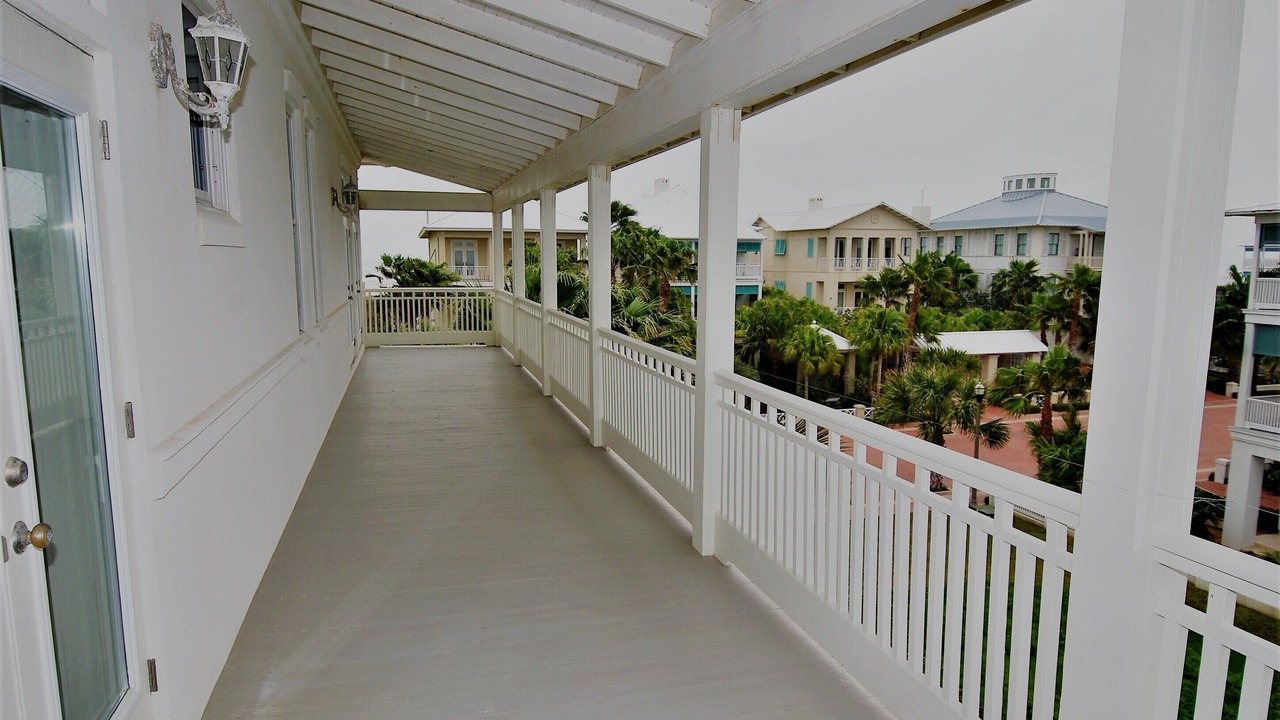 Photo of Patio Balcony in The Shores