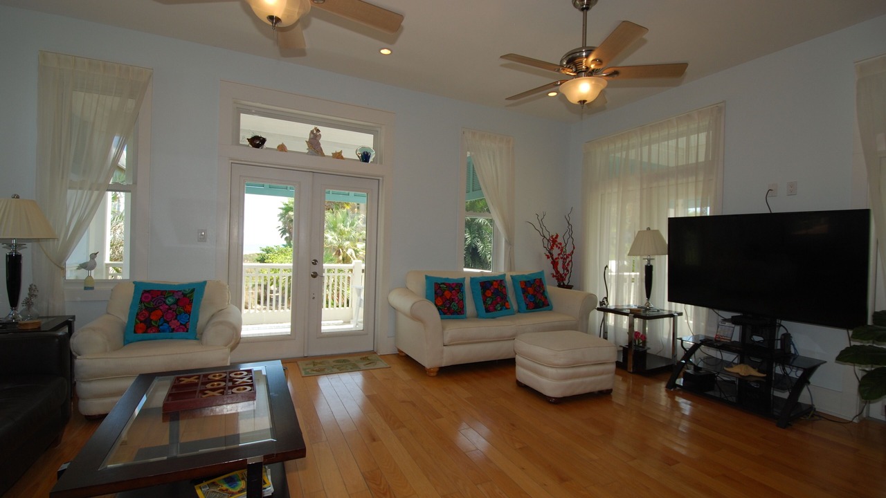 Photo of Livingroom in The Shores