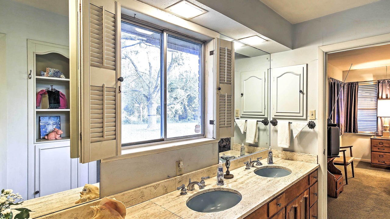 Photo of Bathroom in Brownsville