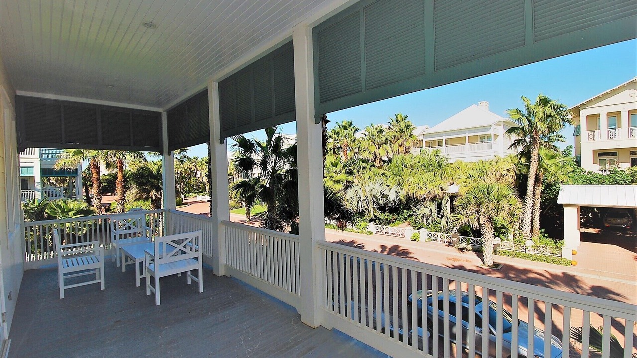 Photo of Patio Balcony in The Shores