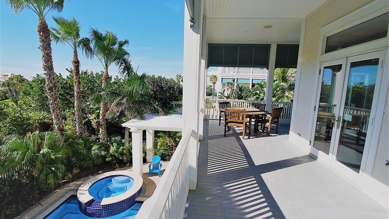 Photo of Patio Balcony in The Shores