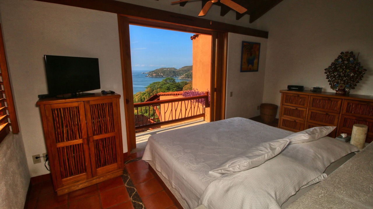 Photo of Bedroom in Zihuatanejo