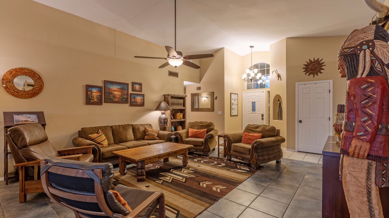 Photo of Livingroom in Monarch