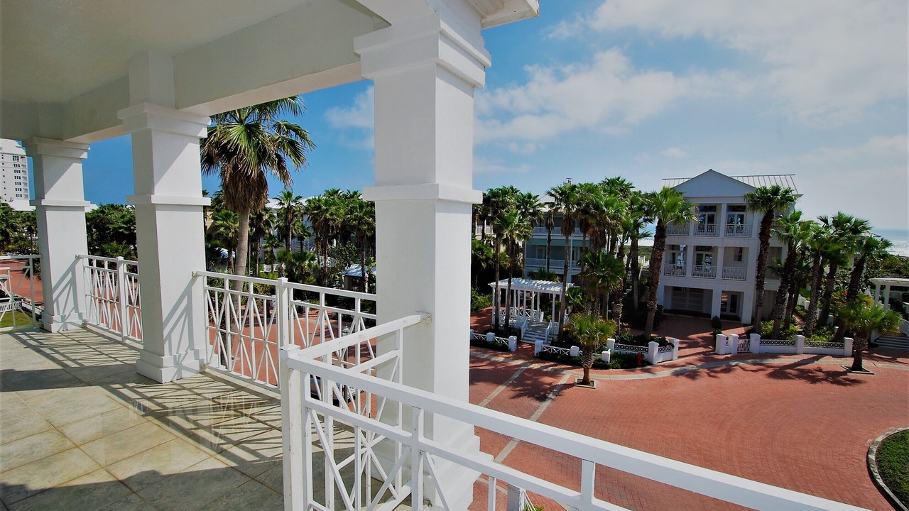 Photo of Patio Balcony in The Shores