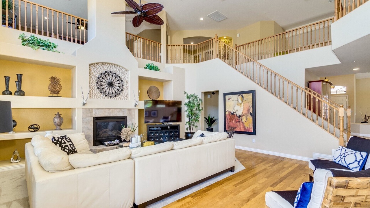 Photo of Livingroom in Pleasant Valley