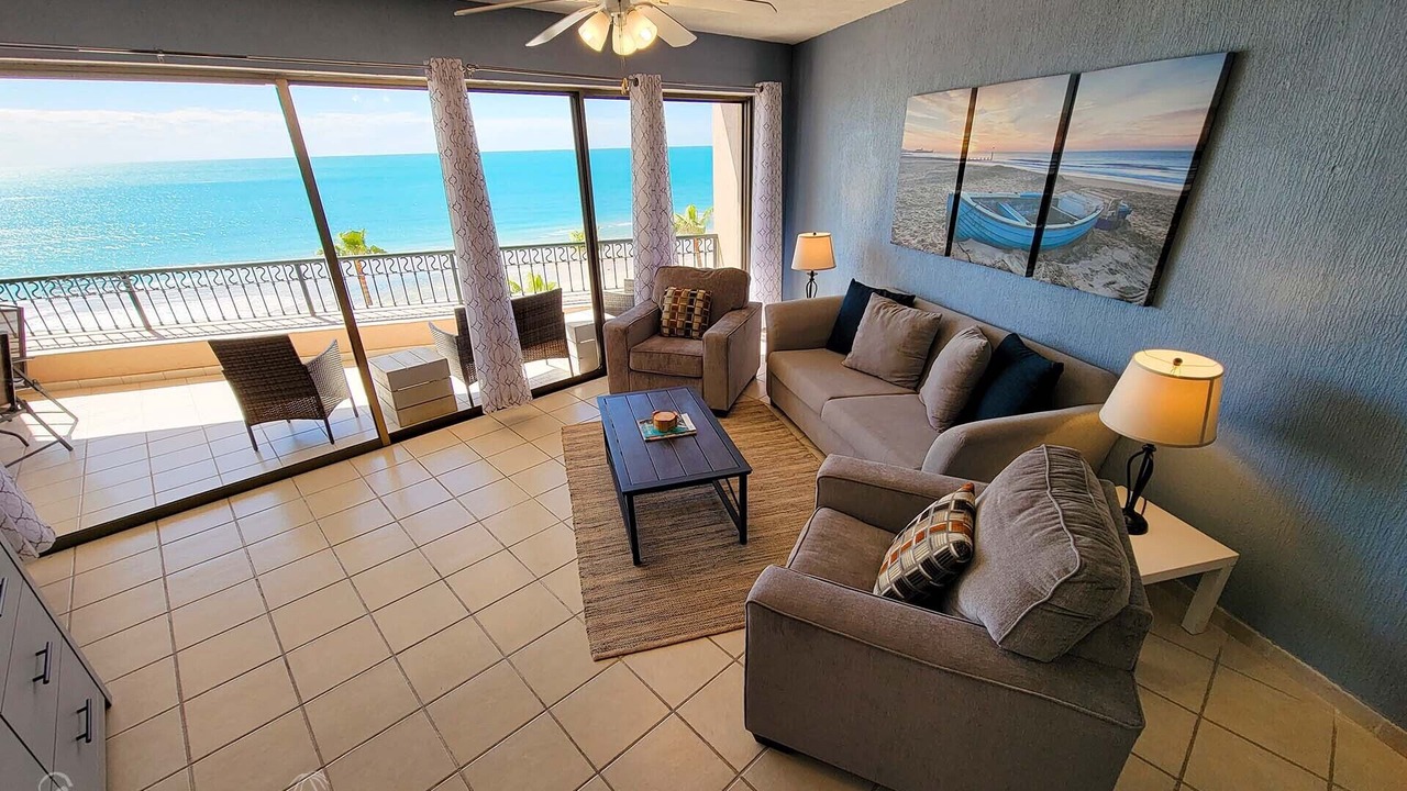 Photo of Livingroom in Sandy Beach