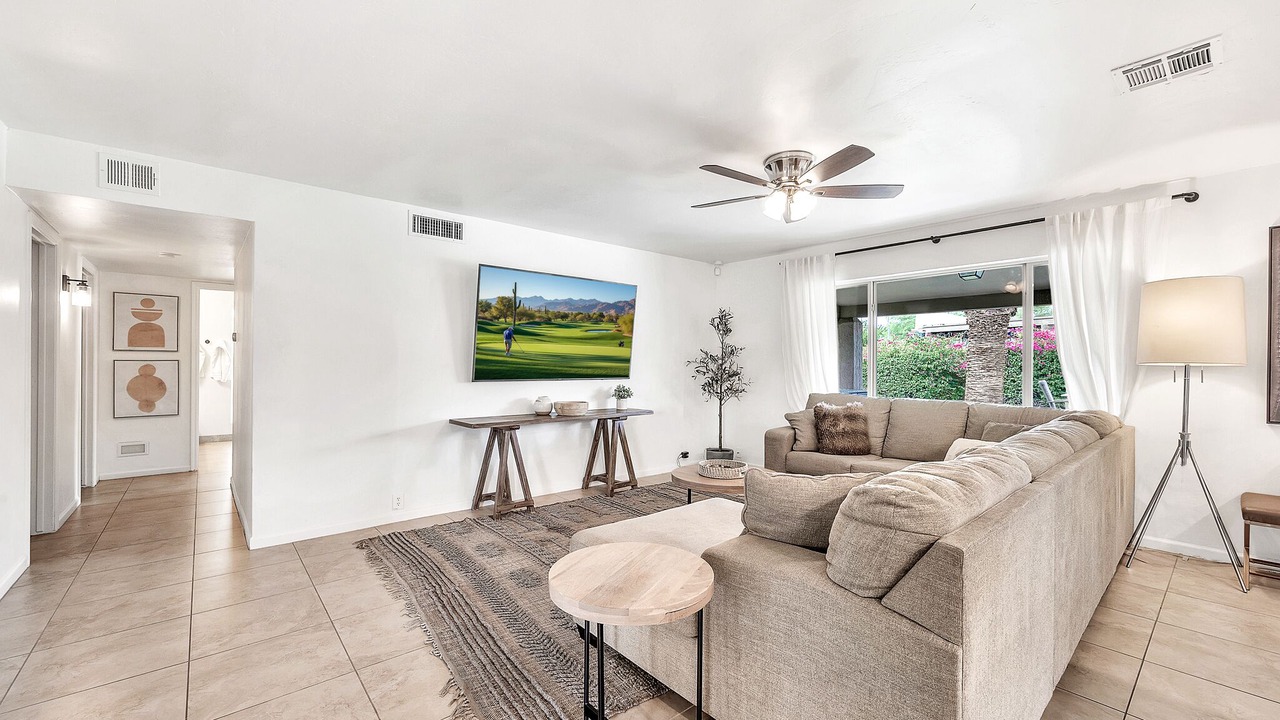 Photo of Livingroom in Raskin Estates