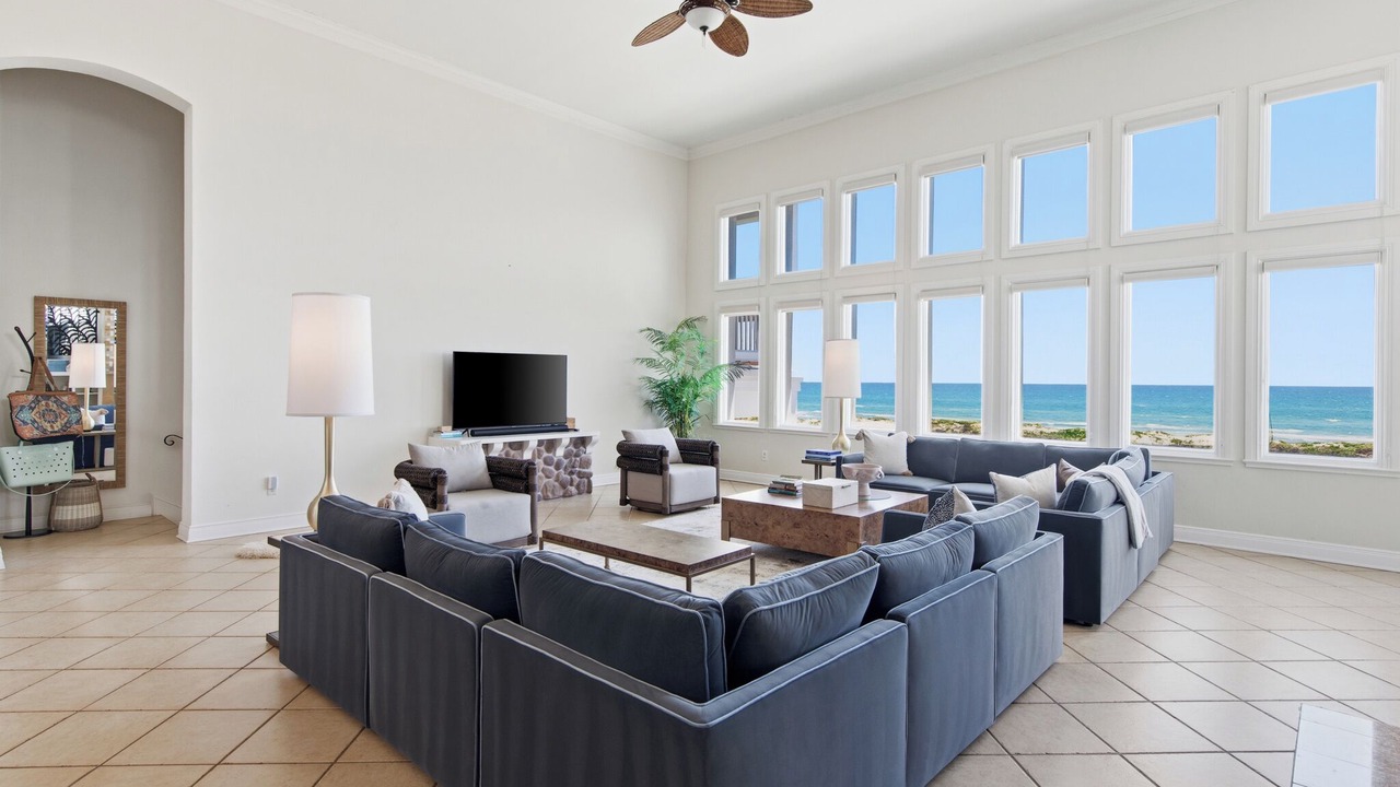 Photo of Livingroom in The Shores