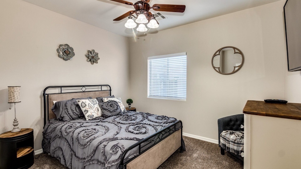 Photo of Bedroom in Golden Springs