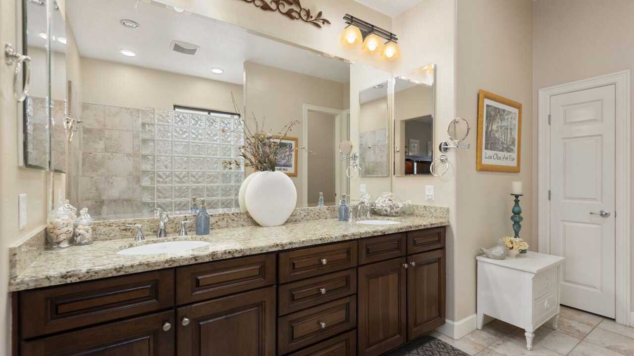 Photo of Bathroom in Palm Valley
