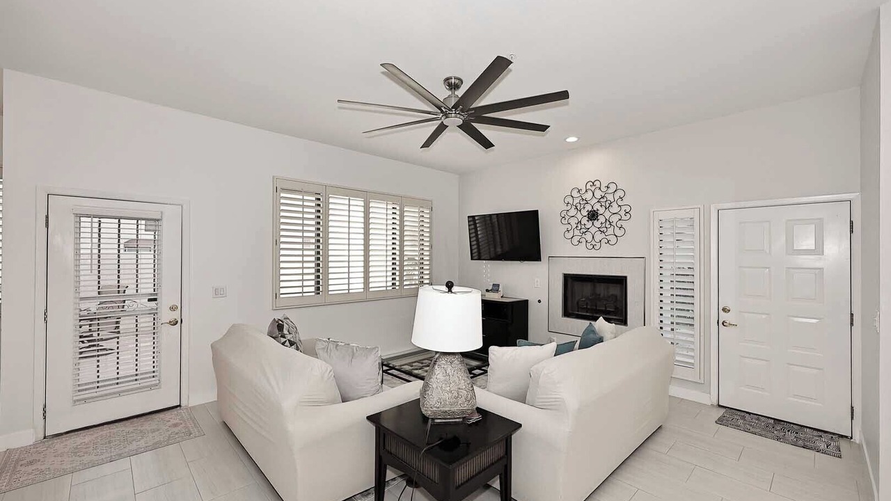 Photo of Livingroom in McCormick Ranch