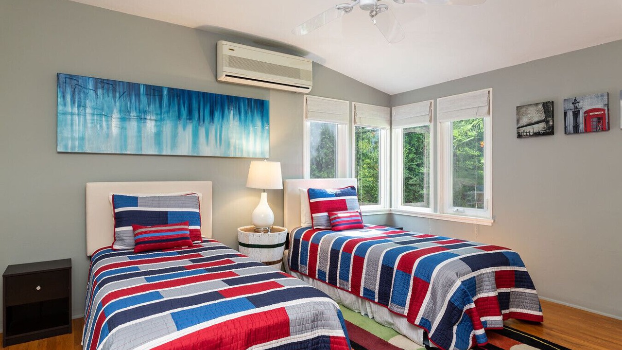 Photo of Bedroom in The Movie Colony