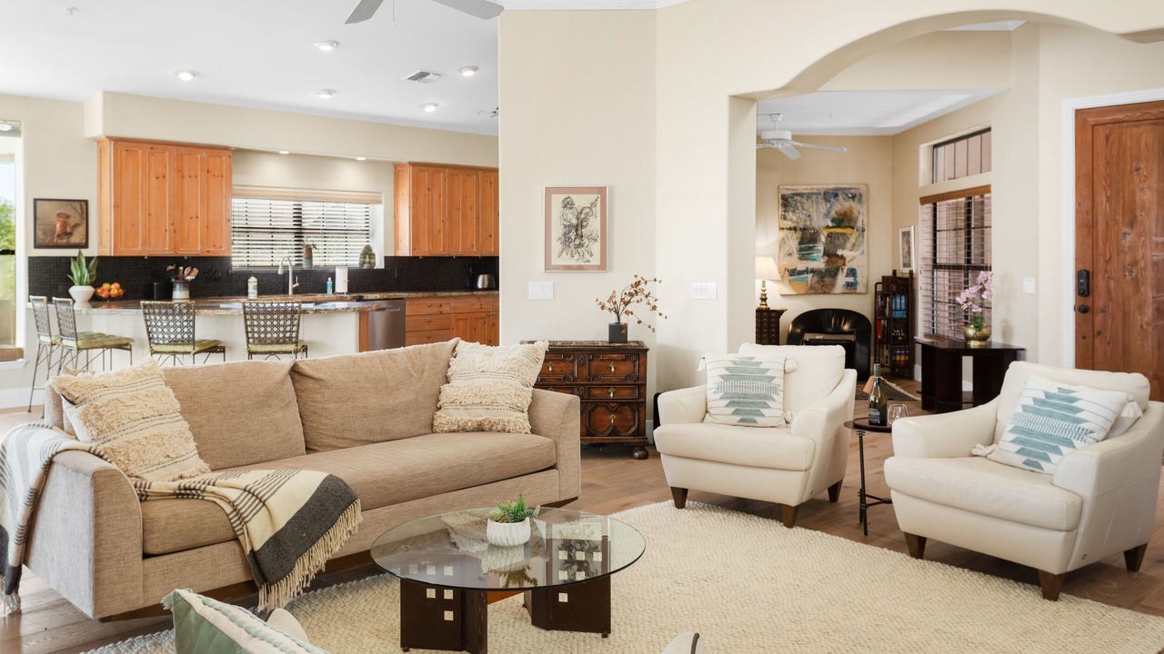 Photo of Livingroom in Pinnacle Peak Vistas IV