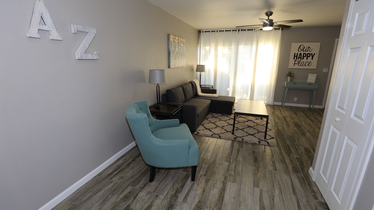 Photo of Livingroom in Fashion Square