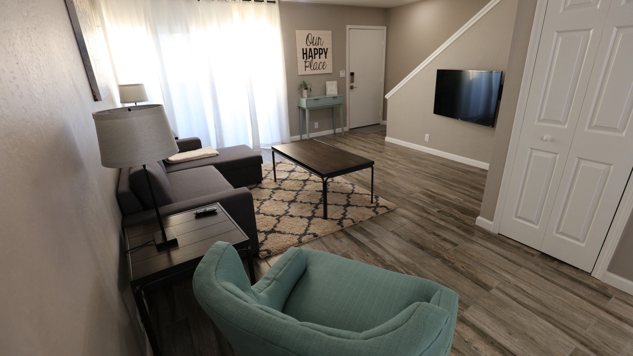 Photo of Livingroom in Fashion Square