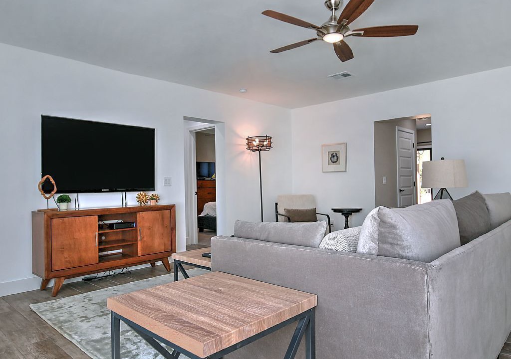 Photo of Livingroom in Pierson Place Historic District