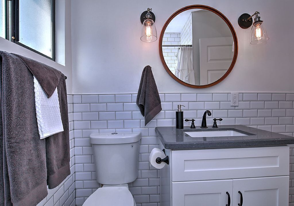 Photo of Bathroom in Pierson Place Historic District