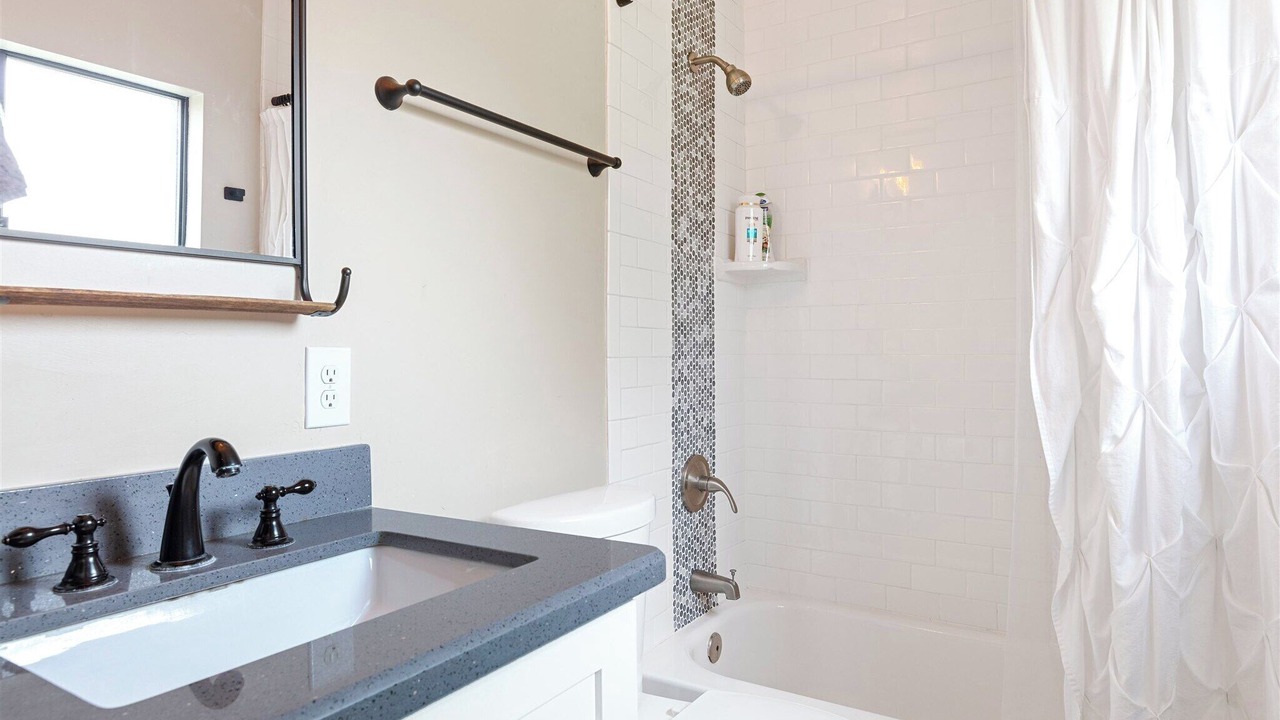 Photo of Bathroom in Pierson Place Historic District