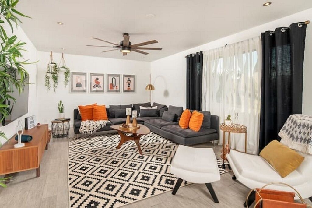 Photo of Livingroom in New Papago Parkway