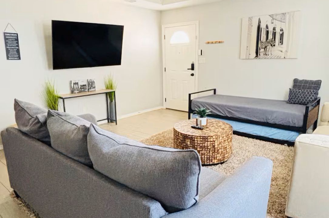 Photo of Livingroom in Edinburg
