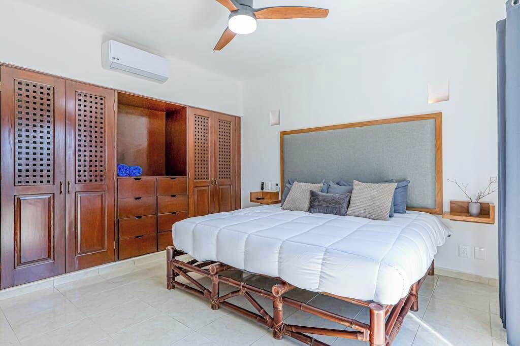 Photo of Bedroom in 12th Street