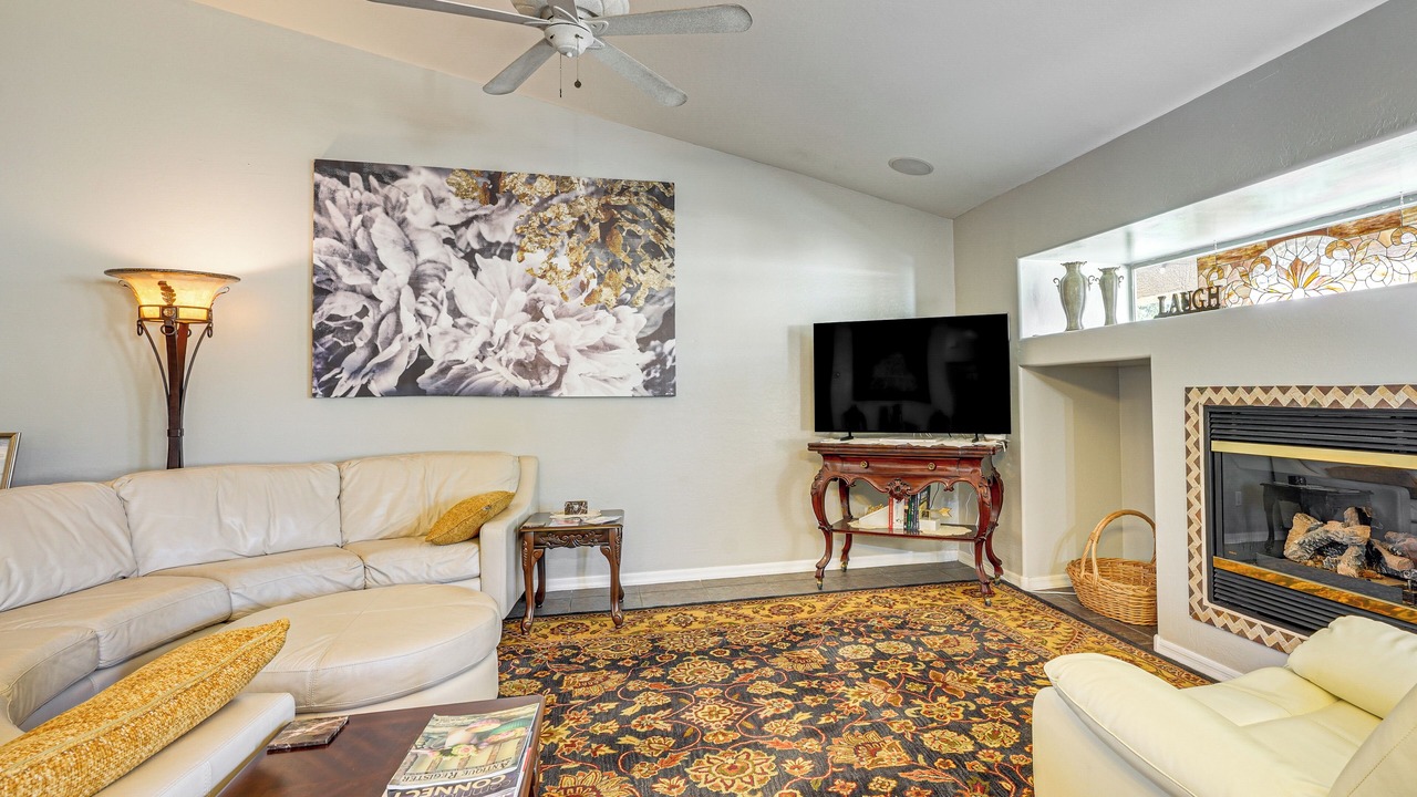 Photo of Livingroom in Surprise Farms