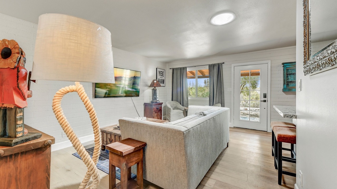 Photo of Livingroom in Cave Creek Vista