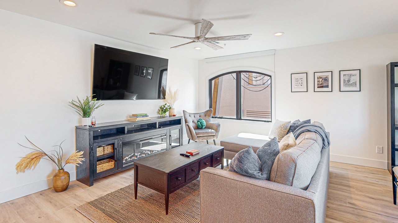 Photo of Livingroom in Arts District