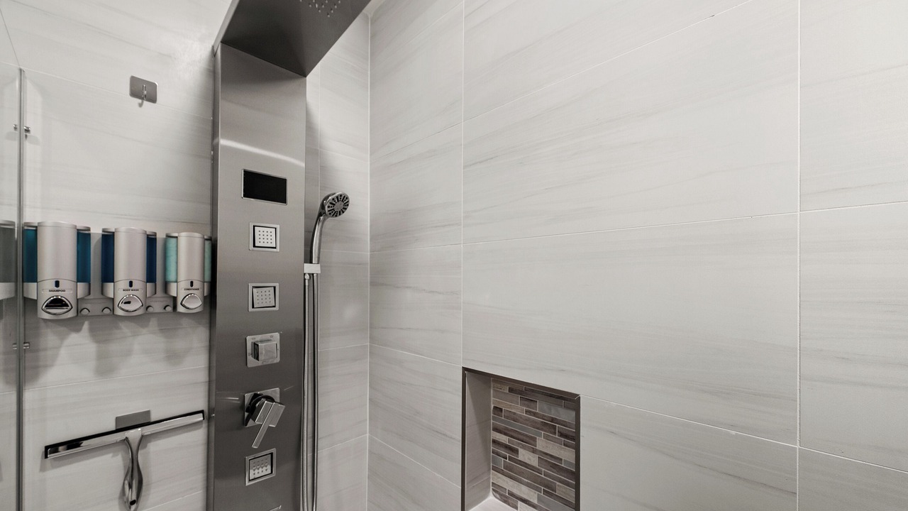 Photo of Bathroom in Garfield